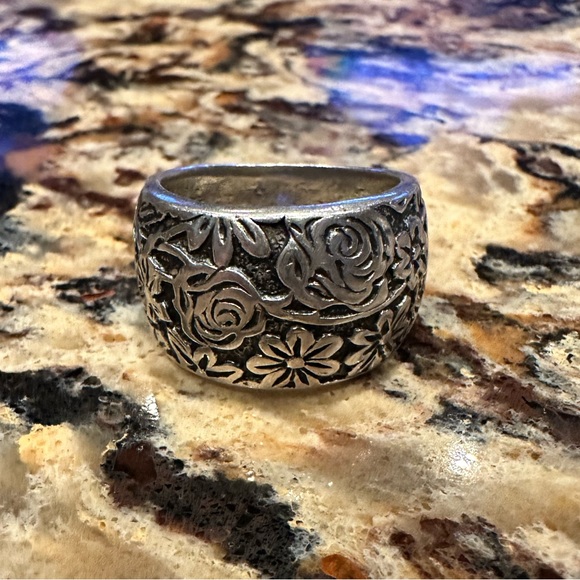 Silpada floral sterling silver ring - Picture 2 of 5